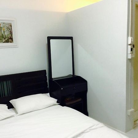 Bann Bunga Inn Bangkok Buitenkant foto