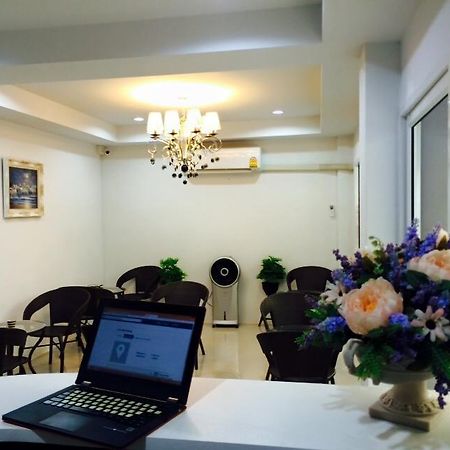 Bann Bunga Inn Bangkok Buitenkant foto